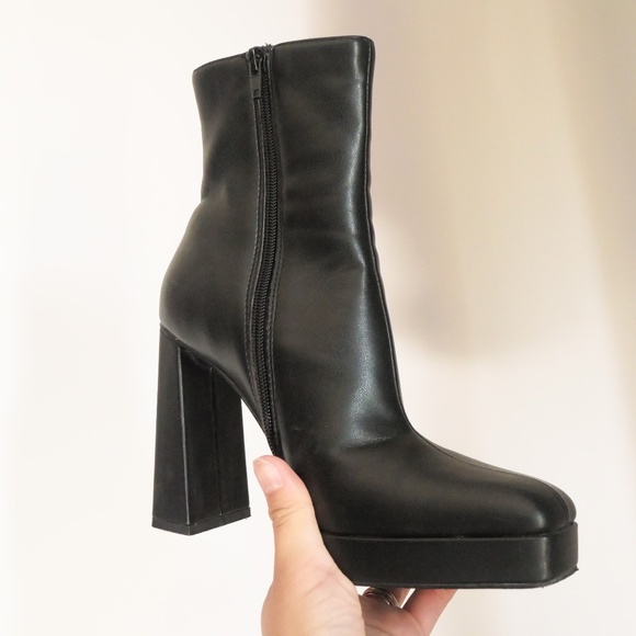 Steve Madden - Felicityyy Black (6.5 US) - Picture 1 of 4